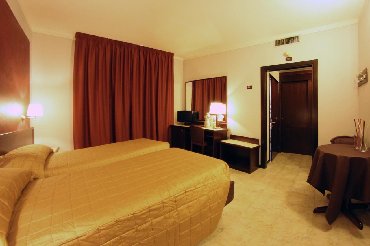 Hotel Forum Foiano Della Chiana Exterior foto